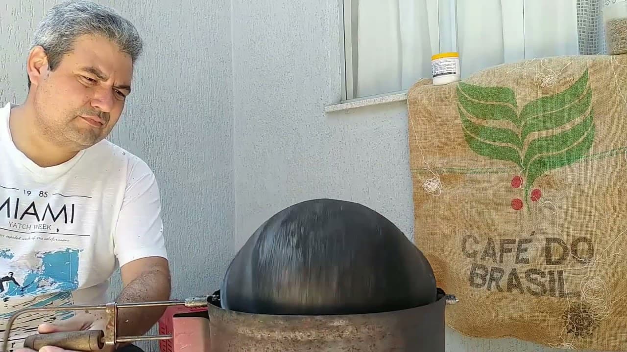 Thumbnail: O Café e a Química. Preparando um café da forma caipira!