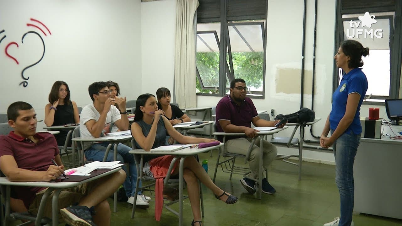 Thumbnail: Curso de férias oferece aulas de português a intercambistas da UFMG