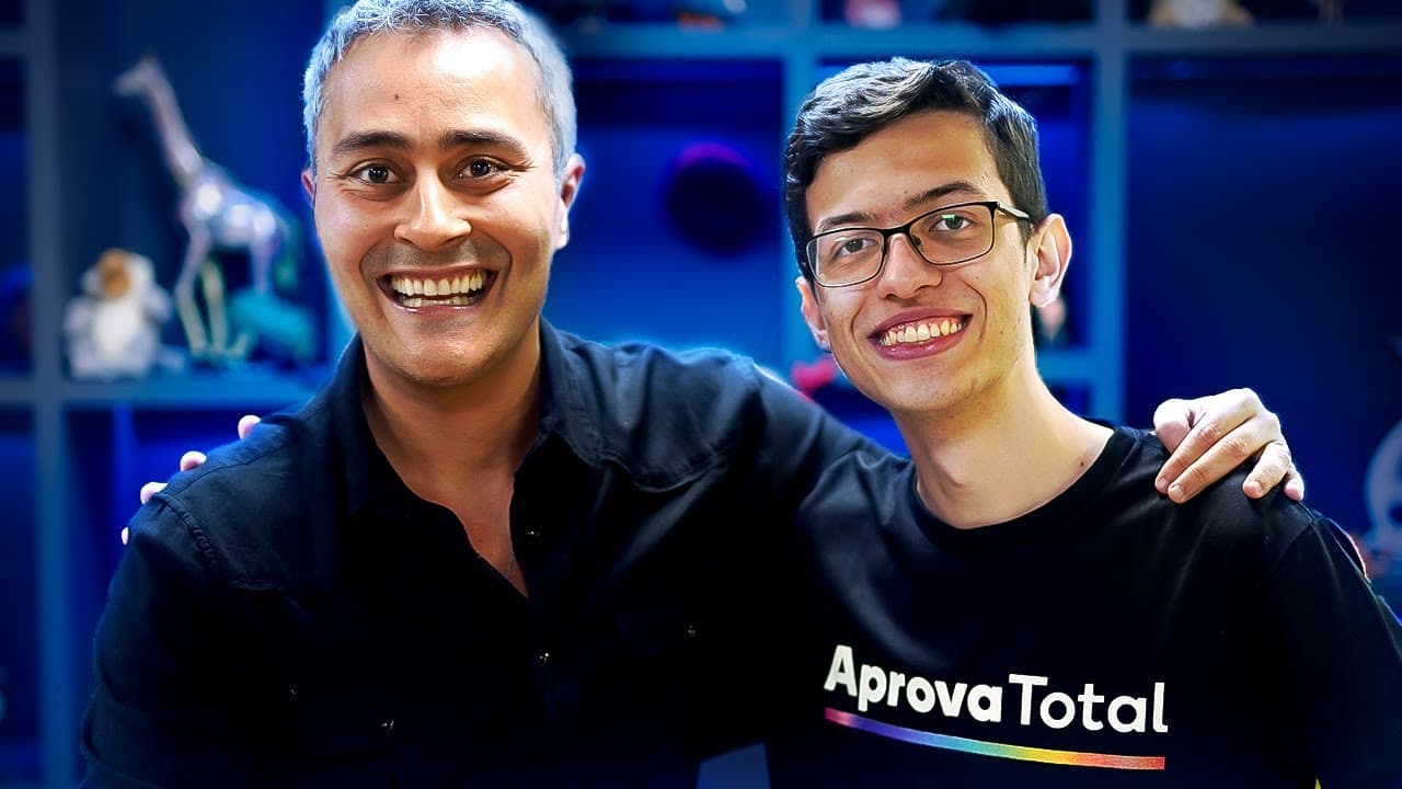Thumbnail: Prof. Paulo Jubilut entrevista André Araújo: a maior média nacional no Enem é aluno Aprova Total
