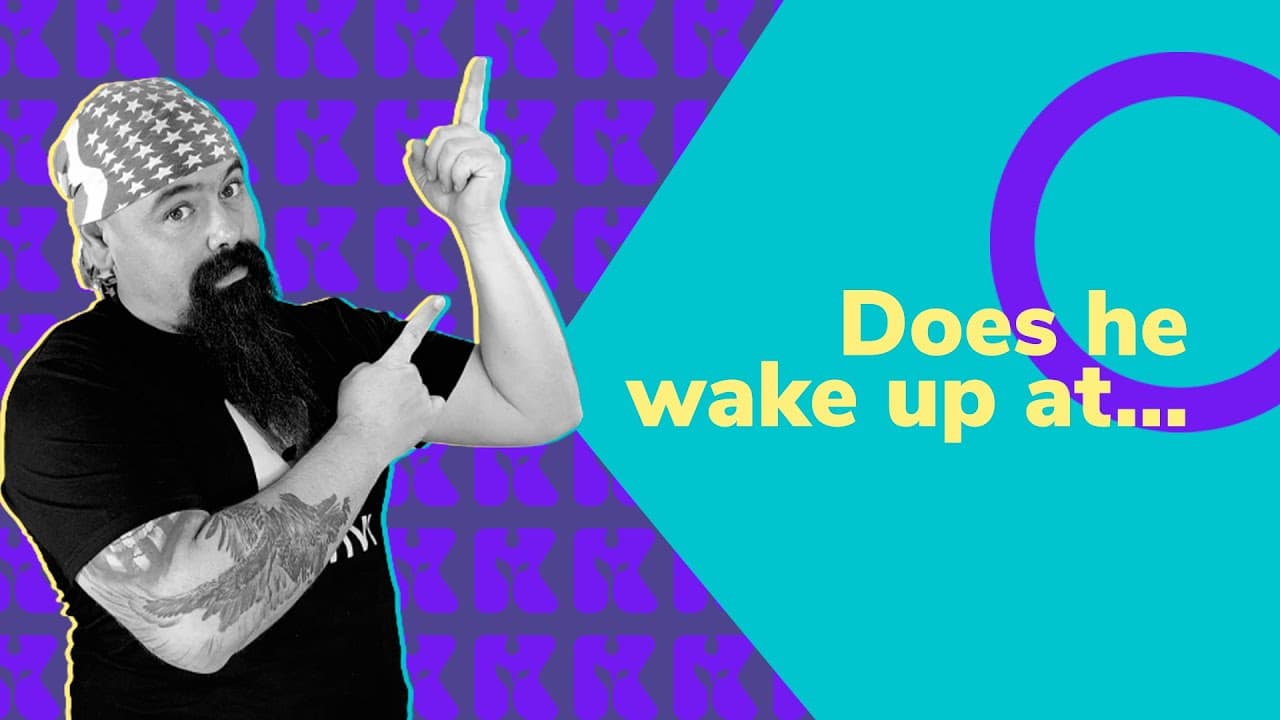 Thumbnail: Inglês 2.0 | Kultivi | Does he wake up at... | Prof. Rui Ventura