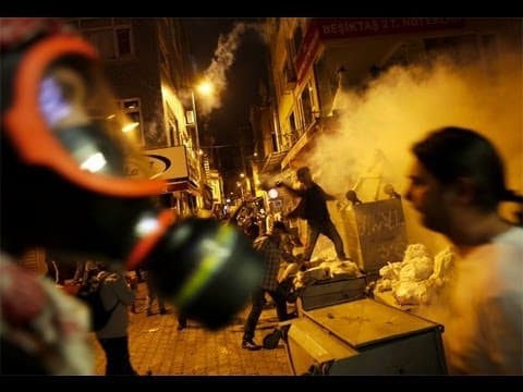 Thumbnail da aula: Gás Lacrimogêneo - Spray de Pimenta - Vinagre Funciona? Prof. Paulo Jubilut